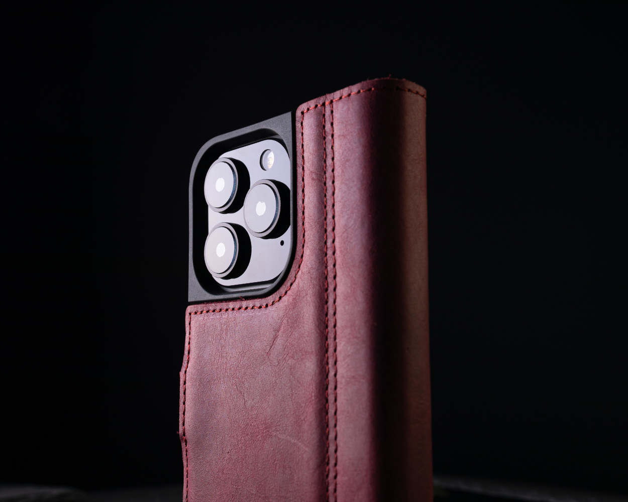 Apple iPhone 16 Pro Max - Vintage Leather Wallet