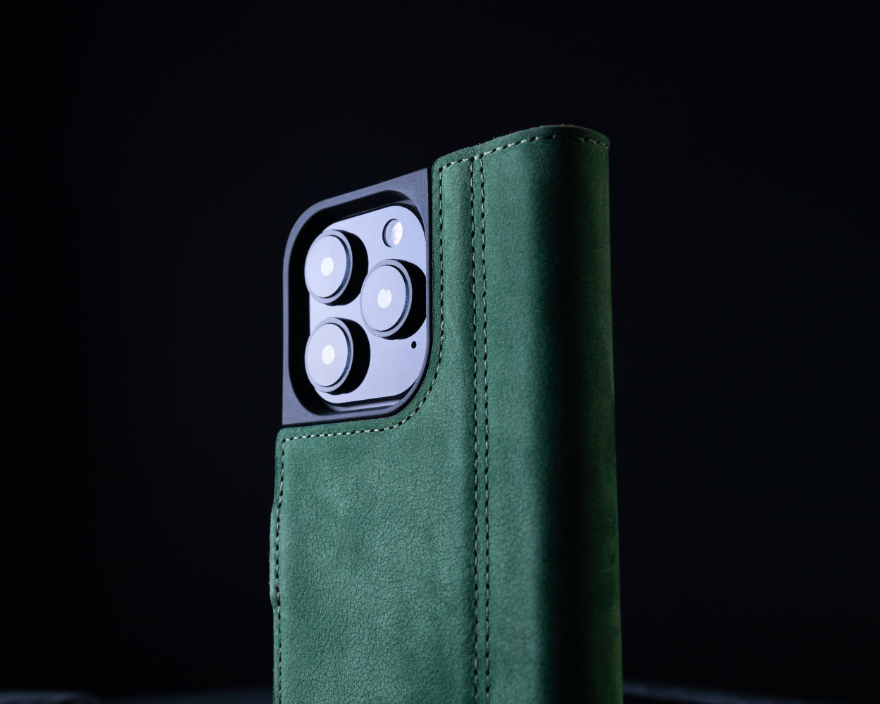 Apple iPhone 16 Pro - Vintage Leather Wallet